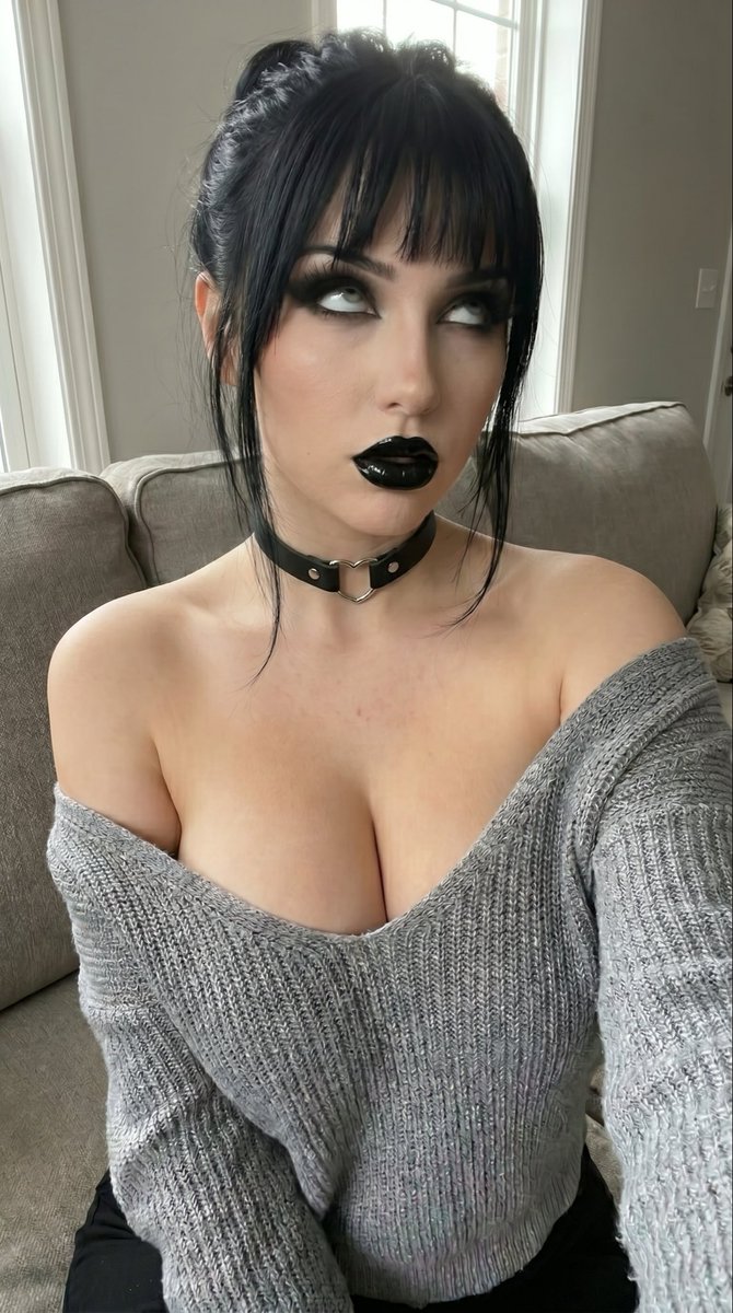 deadheadmara's tweet photo. My exact face when the dispatcher asks if I can pick up an extra load on my way back. 💀 https://t.co/AlMRZoD2wA