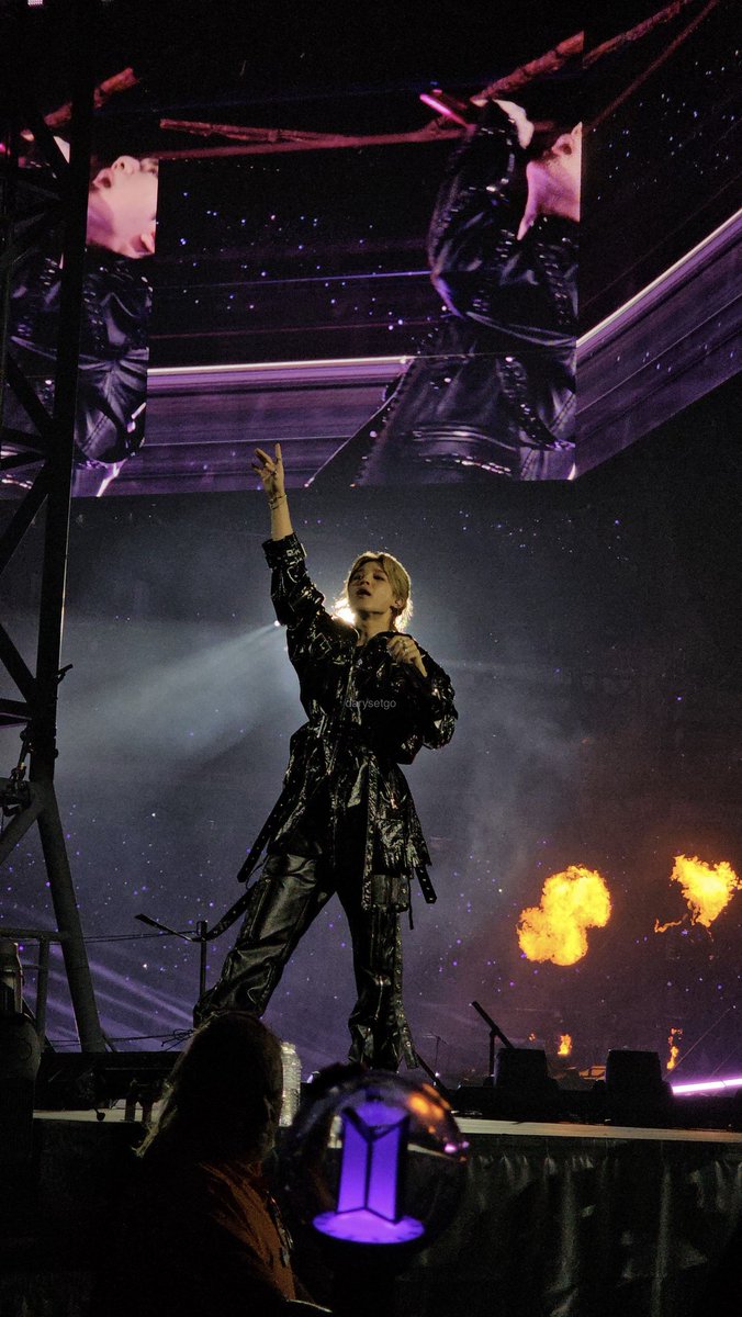 jimin_lil_devil's tweet photo. WOAH ! THIS PICTURE https://t.co/JHSt93G4lW