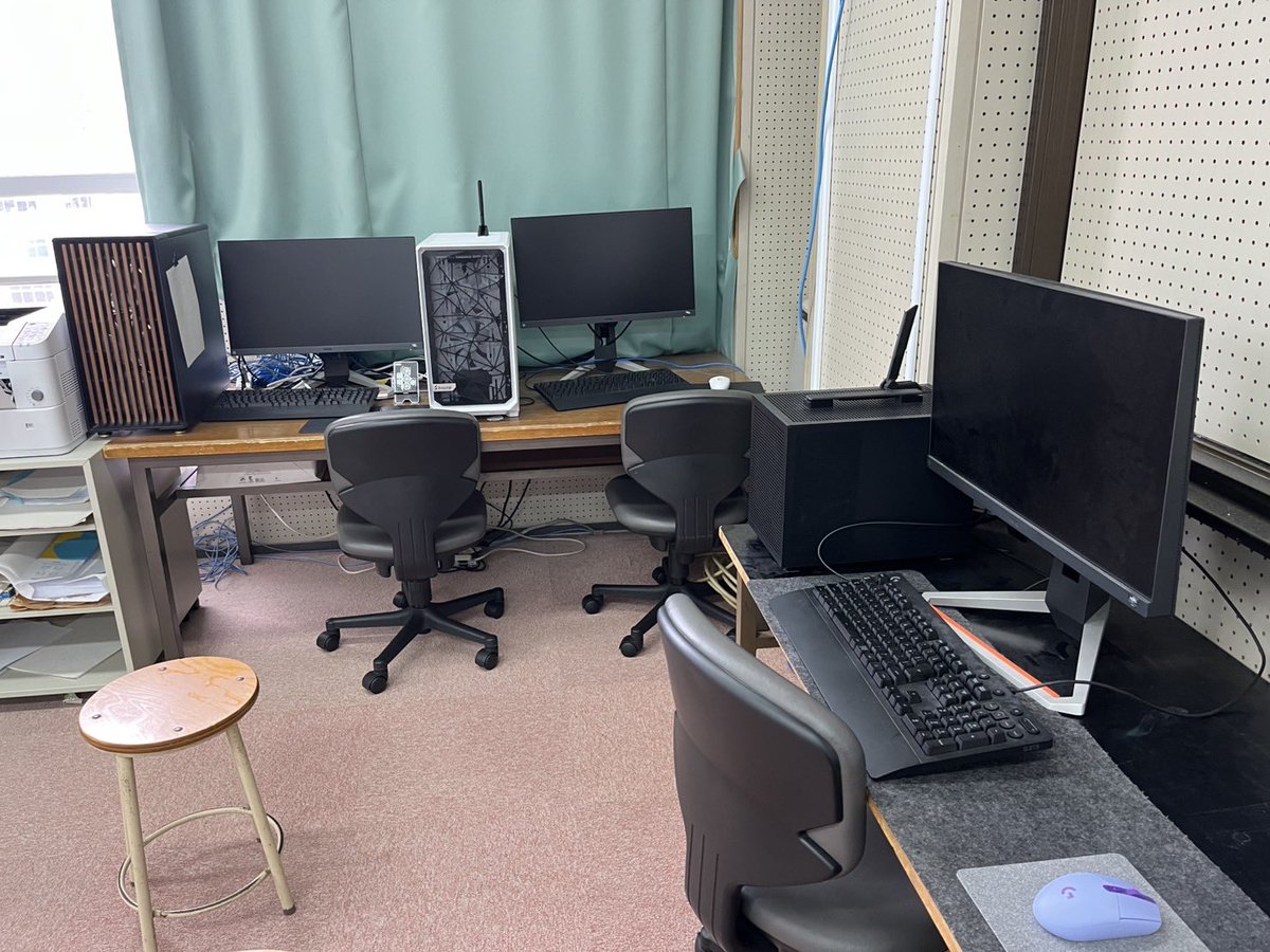 parentsbunin's tweet photo. 清水谷高校を訪問。

天王寺区にある普通科の強みを生かした府立高校。

9割以上の生徒が「進学先として最初から清水谷一択」。卒業時にも9割以上が「清水谷で良かった」と回答。

清水谷ブルーが映える伝統校。

DX関連の設備も整いアプリ甲子園で準優勝して起業する生徒も。アンサンブルオーケストラ部は部員100名を超える。

中央の大木が青春を見守る。
食堂が居心地良い。

https://t.co/G2qhZsJPeT

#大阪府教育委員会