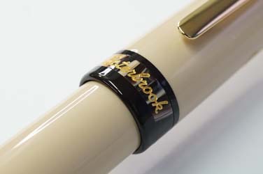 pentime0506's tweet photo. 商品入荷情報　エスターブルック　万年筆　コーヒーモンスター　ECM506　のＥＦ（極細）が１本のみですが入荷いたしました。別にＦ（細字）も１本ございます。

https://t.co/WhUmUQUHHa

#エスターブルック #万年筆 https://t.co/DwEHqoQ4dE
