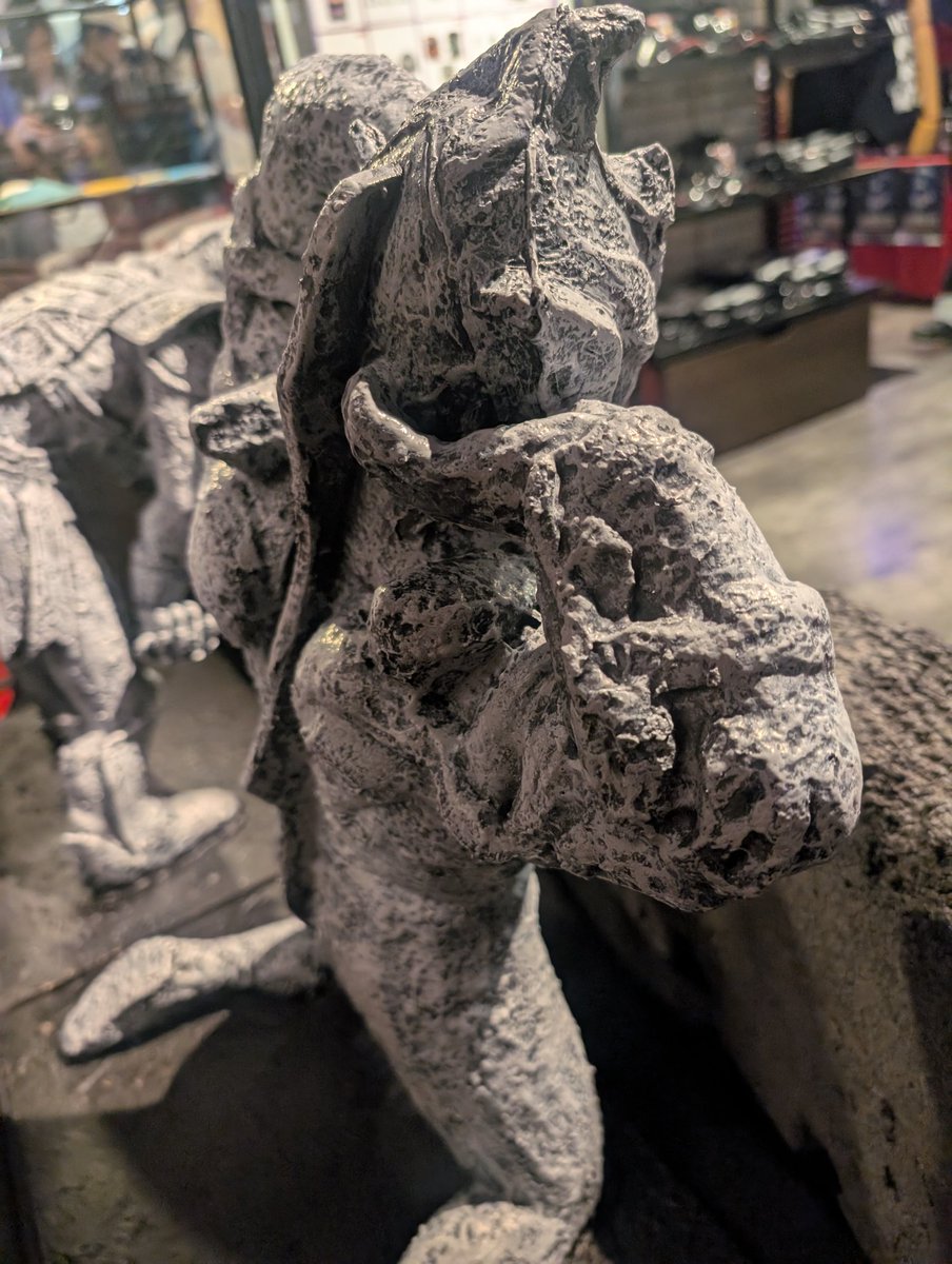 runrunGAIA's tweet photo. 意外とこの人たちの背中見たこと無かった！
 #ウルトラマンテ���ガPOPUP https://t.co/4GRrmTBOmU