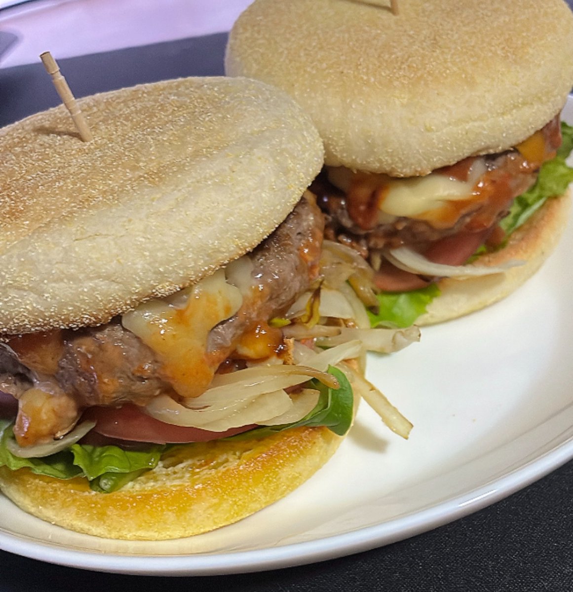 sugi_akito's tweet photo. 今、杉林の中でﾊｧﾝｳﾞｧｶﾞｰ作りがアツい！ https://t.co/nioaifsVNY