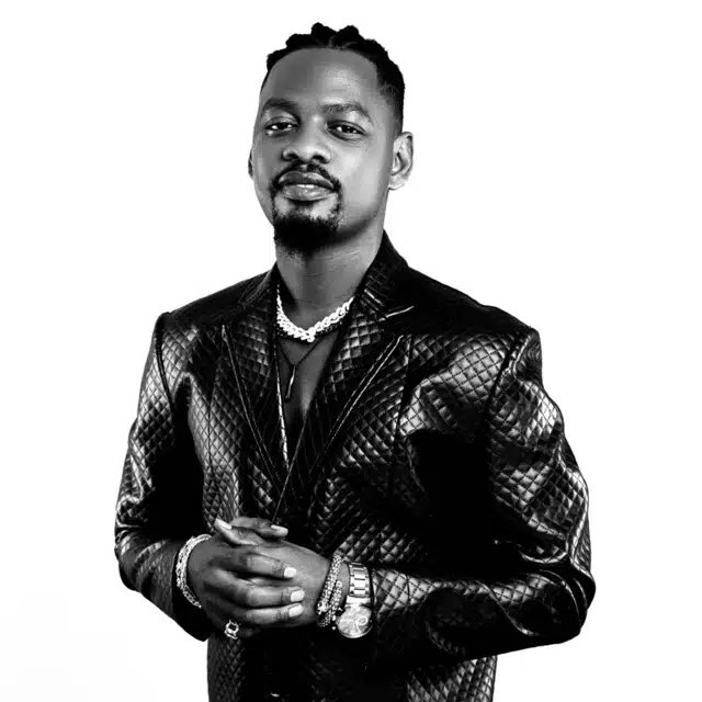 chapo255's tweet photo. Ben Pol jana  Instgram ame share stori ya maisha yake baada ya kuwa star since 2010, mwaka 2014 alifirisika na kuanza moja, hakuna show wala dili lolote, alikosa mpaka 3,000/= akaamua kurudi kwao Vingunguti, stori inagusa sana.

Kaisikilize uenda ikakuongezea kitu hapo ulipo leo! https://t.co/w00PYQDzRB