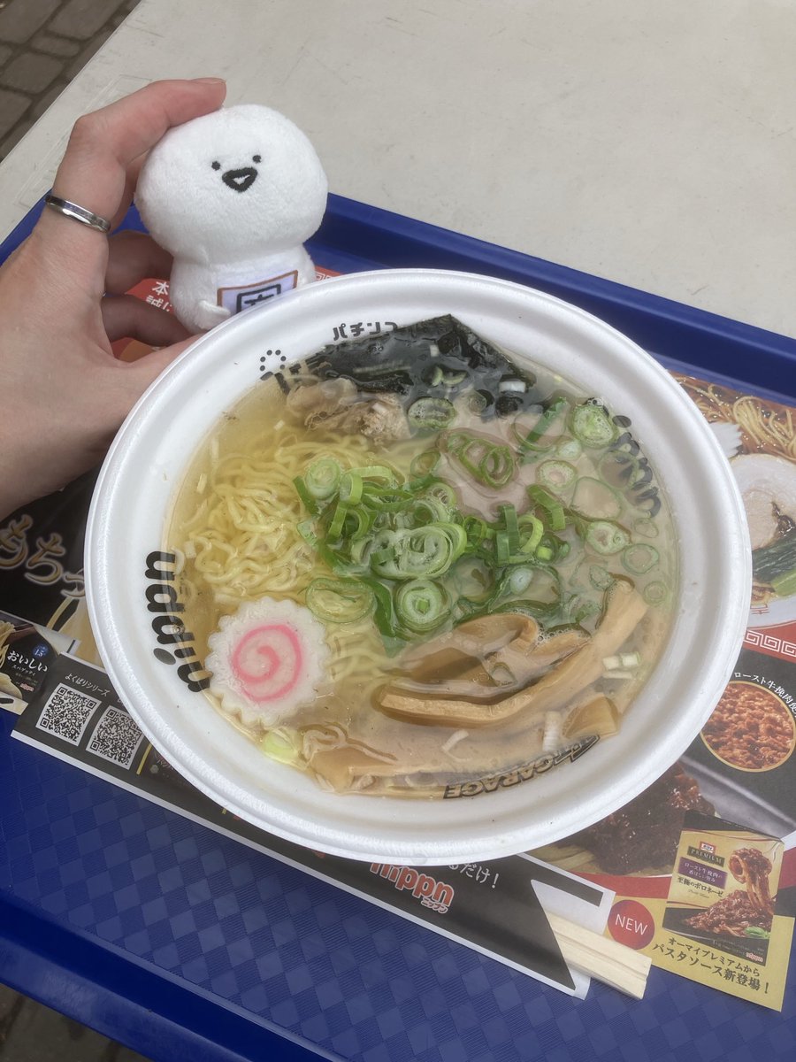 zeroiro's tweet photo. パート終わってから天気悪くなる前に
今年のラーメンショーに行ってきたんご
かもめ食堂さんの塩ラーメンとムタヒロさんのチャーシュー麺
どちらも美味しく頂きました
天気も地味にもってくれたので良かった
相変わらずパートは時間に追われ、人もおらず日々疲弊してます💦 https://t.co/ex74TAfTHs