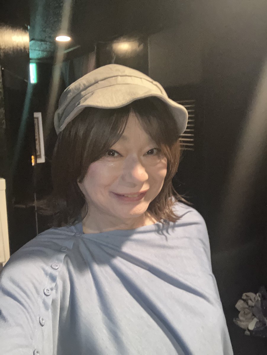 risaloverisa's tweet photo. 先週はぐずつきお天気でしたが初めての方、久しぶりな方、常連様とお越し頂き嬉しゅうございました😽
今日のちいかわ占いは8位で自分に甘くなる一日とありましたが常に自分に甘いことに気づいた私です😅
反省しながら今宵も皆様のお越しを心待ちにしております♪
#女装スナック https://t.co/Ki6hcaJY3J