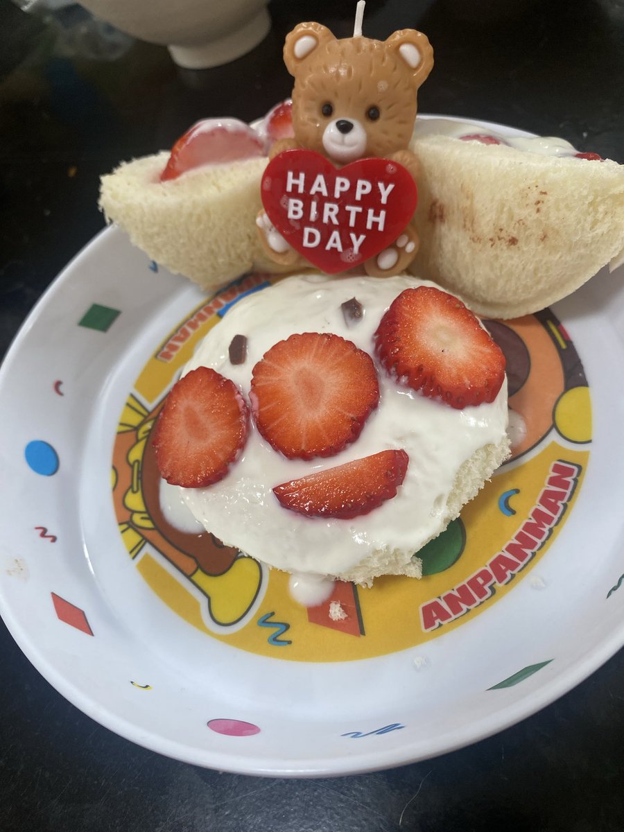 TOM__Setsu's tweet photo. 今日は下の子の1歳ハピバ🎂
すーちゃんおめでとうやさん🥳

もう1歳かぁ！早いなぁ〜
これからも元気にすくすく育って欲しいな🙏

お父ちゃん頑張ります💪 https://t.co/XUdyTi0KOB