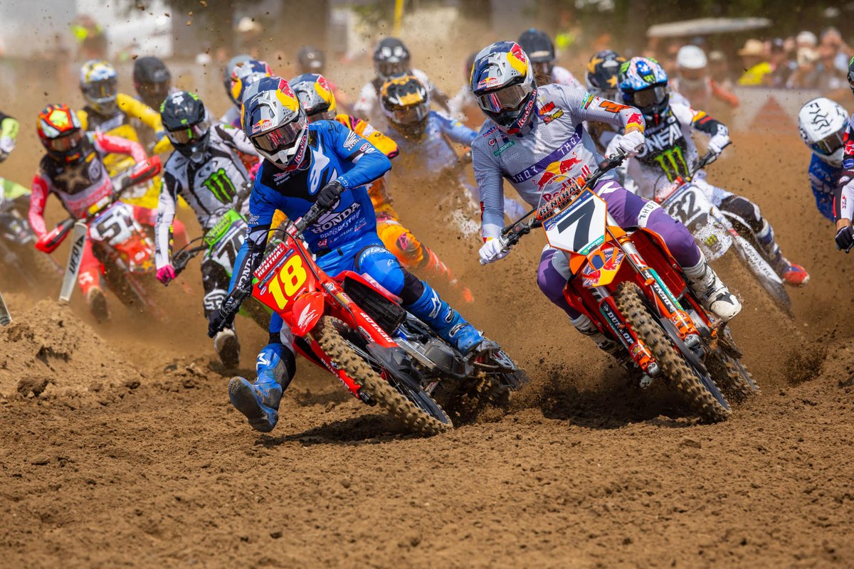 FastMotoFantasy's tweet photo. Jett Lawrence back at Fox Raceway… the track where he’s historically been untouchable when healthy. Will he pick up right where he left off in Round 1?
Or is someone else ready to spoil the party? 🤔
#ProMotocross #JettLawrence #FastMoto https://t.co/yg9PilnOb7