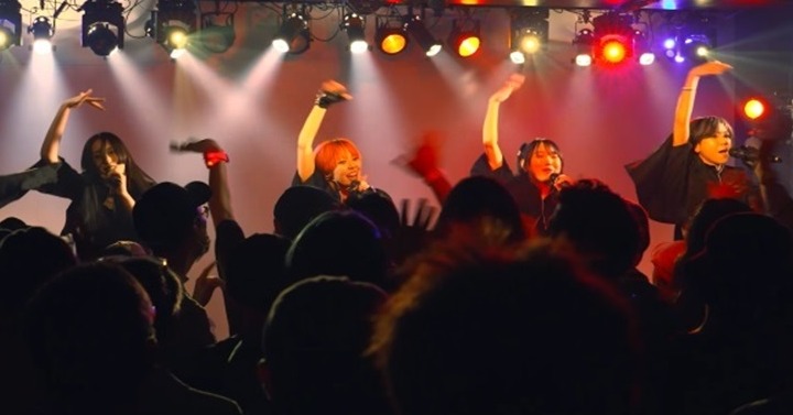 5GLAB_JP's tweet photo. ／
【#始発待ちアンダーグラウンド】
#3D 映像 配信中📣
＼

「NO!NO!NO!」
「フラストレーション」

2曲のライブ映像を #トビデル で公開中✨

熱気あふれるステージを
3Dで体験しよう🔥

▶今すぐチェック！
https://t.co/xjzXF2JvKc

※3D視聴には専用保護ガラス（有料）が必要

#5GLAB