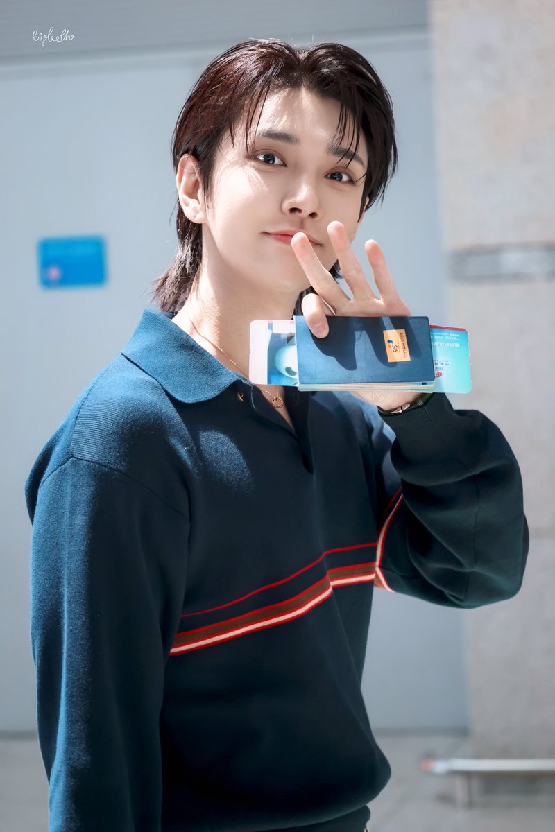 Bigteeth1230's tweet photo. 260528 VOGUE  ICN 출국

짱!

#조슈아 #JOSHUA #세븐틴 #SEVENTEEN #ジョシュア #VogueVacation https://t.co/fHiV03CjKu