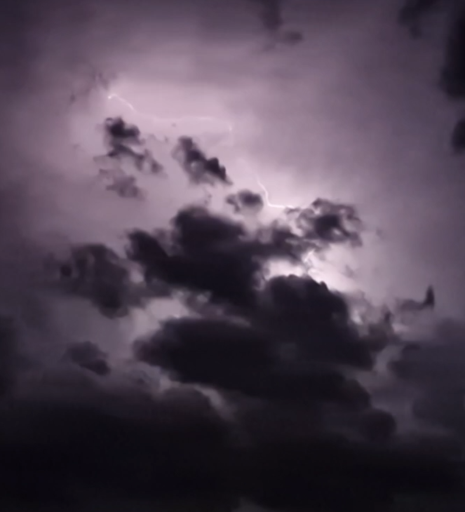 warrenAdrake's tweet photo. Mother Nature sure is beautiful.
Last night's storm/storms over Wiltshire.

Shooting in Raw format and in manual mode.

@Handry_Outlook 
@west_weather 
@fergieweather 
@TheUKStormChase 
@wiltsweather 

#nikon
#lightning
#storms https://t.co/8UIg014yYv
