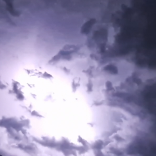 warrenAdrake's tweet photo. Mother Nature sure is beautiful.
Last night's storm/storms over Wiltshire.

Shooting in Raw format and in manual mode.

@Handry_Outlook 
@west_weather 
@fergieweather 
@TheUKStormChase 
@wiltsweather 

#nikon
#lightning
#storms https://t.co/8UIg014yYv
