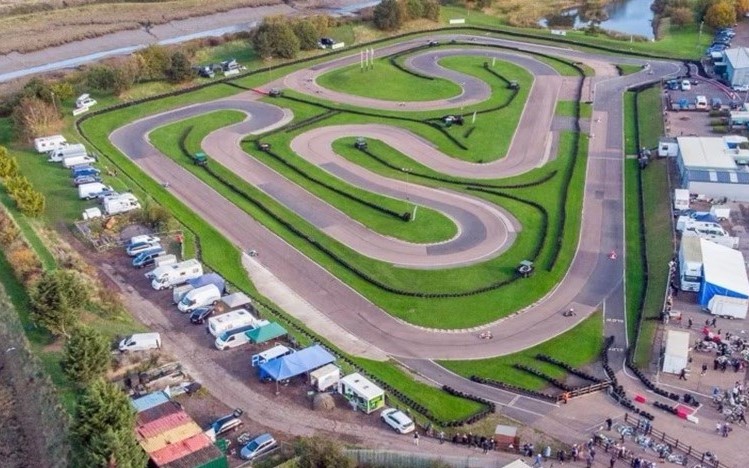 Real_BaconBlitz's tweet photo. Vtuber vs Favourite Tracks

Gotta go with Brands Hatch, my home track and Favourite place to spend the weekends, for events or trackdays

And to change it up, I chose Bayford Meadows, a karting track, as one of my favourite tracks. Been racing there on and off for 8 years now https://t.co/VZHDk1x21o