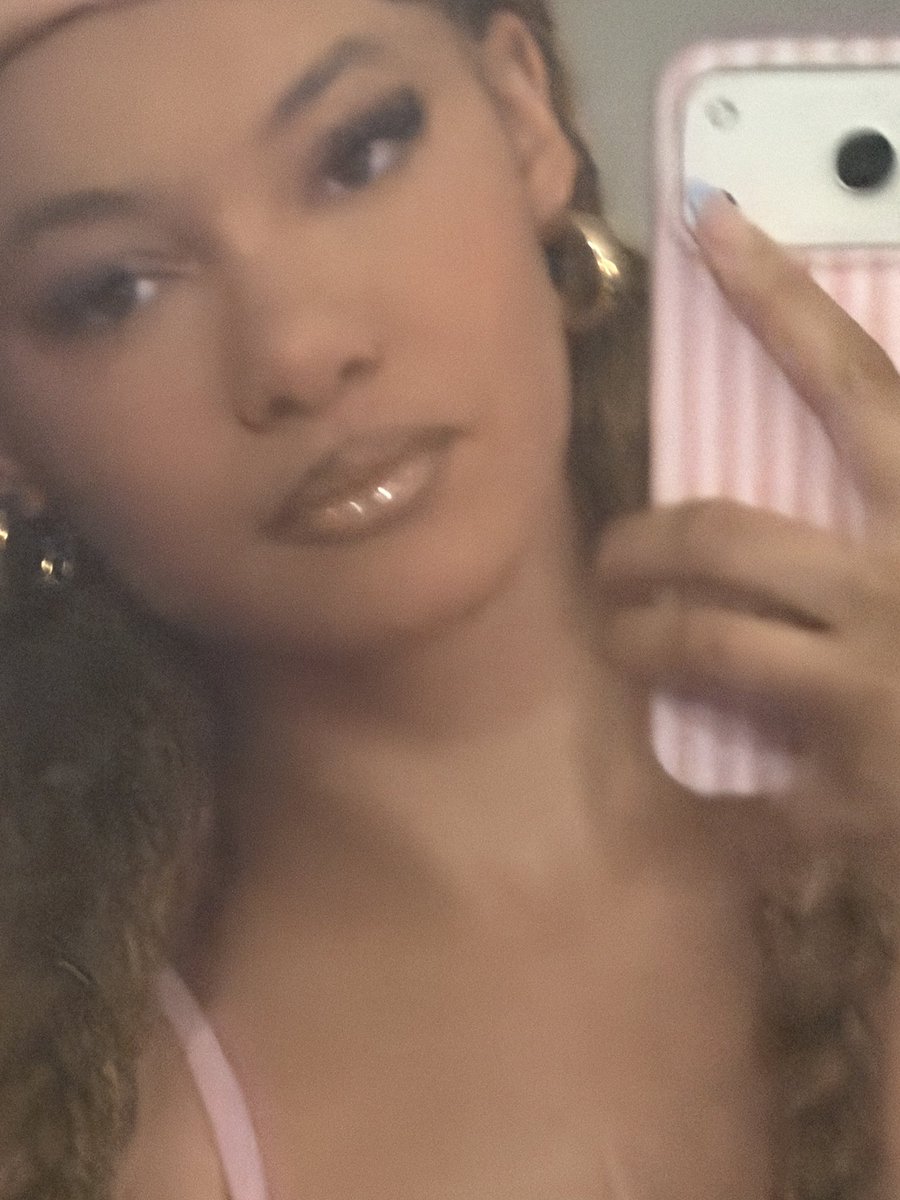 raevynfoxe's tweet photo. would you date me? x https://t.co/EHHbPQooXZ