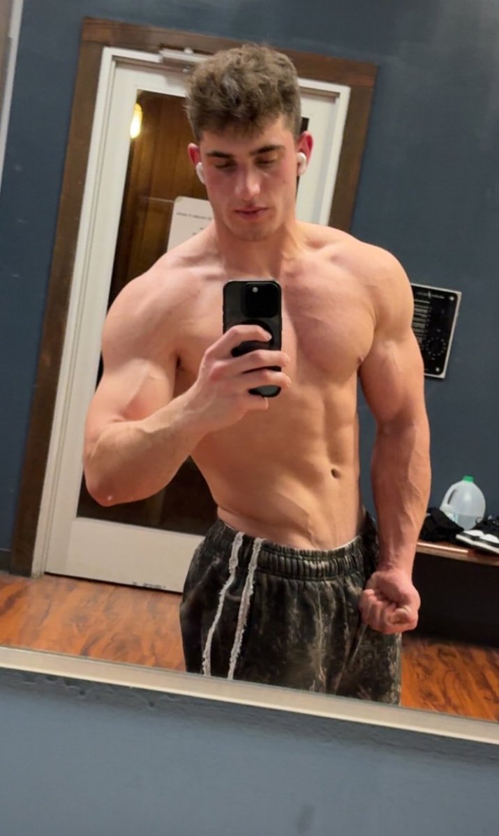 LukedaNuke tweet media