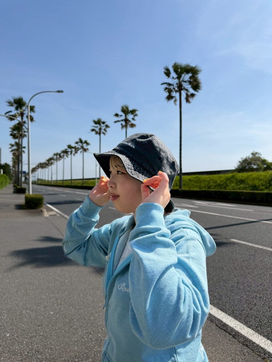 oldsummer_tokyo's tweet photo. 【オルサマバケットハット】

深く被れて、ど��か抜けている。
そんな夏外せない一品。

oldsummer&amp;co. のデニムバケットハット。

海でも、街でも、
なんでもない午後でもサマーになる。

気づけば毎日被ってる、
そんな帽子です。

詳しくは下記リンクから⬇️🔗
https://t.co/rdrtL3xJfH

 #アメカジ https://t.co/7v3jXAVWpA
