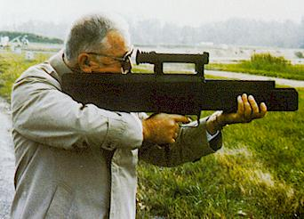 DocStrangelove2's tweet photo. Eugene Stoner shooting the G11 https://t.co/k3O344klmI