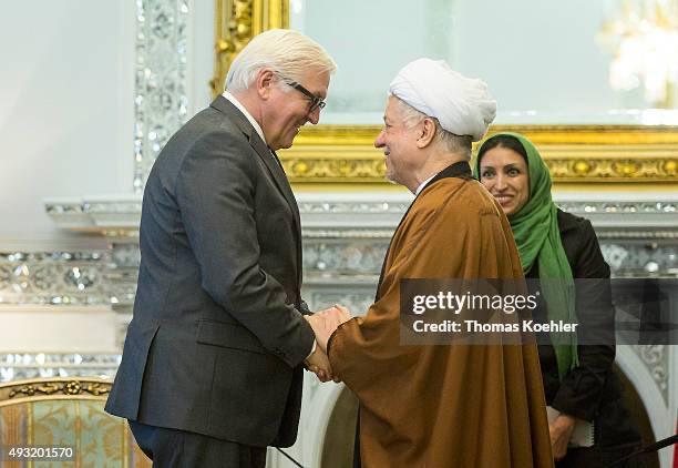 mrym0me's tweet photo. Als ich vor vielen Jahren sah, wie #Steinmeier den Mullahs, den Unterdrückern von uns Iranern, entgegenlächelte, wurde mir zum ersten Mal das wahre Gesicht seiner Politik klar.
Jetzt fügt sich alles wie ein Puzzle zusammen: Der Skandal um die Millionen-Fördermittel, die im Blindflug an islamistische Extremisten flossen, die Missachtung der BND-Warnungen und das mysteriöse Verschwinden von Akten aus dem Ministerium.
Wer bei den Mördern des islamischen Regimes wegschaut, bei dem überrascht es kaum, dass er auch beim „Verstoß gegen den Terror-Erlass“ in Deutschland beide Augen verschließt…
@AuswaertigesAmt 

Link in den Kommentaren 👇