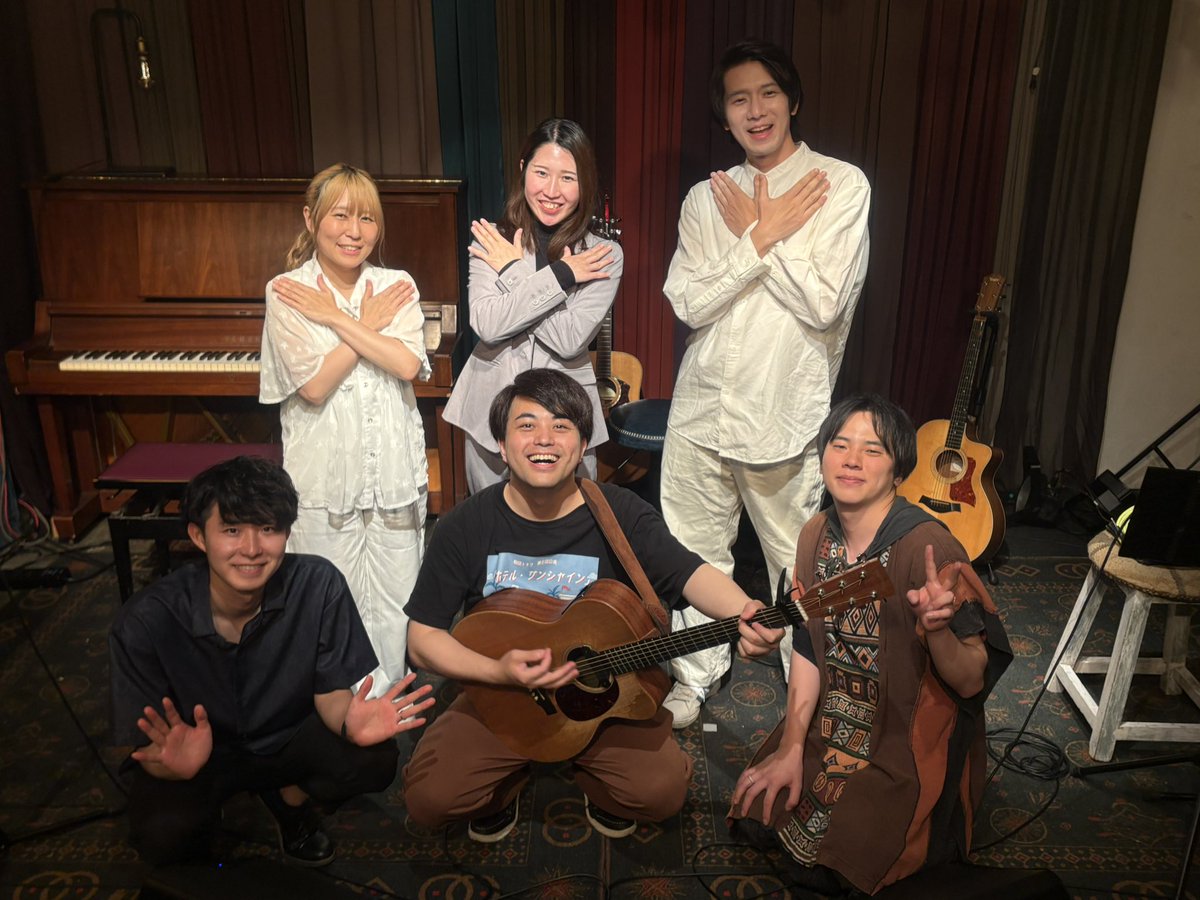 4orhythm's tweet photo. #東京ララバイ
第５話終幕！
ご来場ありがとうございました👏🏻

今回は安西さんの過去に涙ぽろり…🥲
そして私は習字を頑張りました！笑
その後のライブ&amp;オープンマイクも大盛り上がりで今月も楽しかったですね✨️

毎月最後の火曜日はファイト！へGO！
次回は6月23日(火)お楽しみに！

#音楽トキワ荘 https://t.co/4kZQDrDh6Q