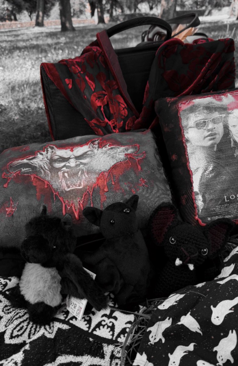 Gothorie's tweet photo. Throwback to last week, we did a picnic for World Goth Day.🦇 https://t.co/LFa7B9WvAu