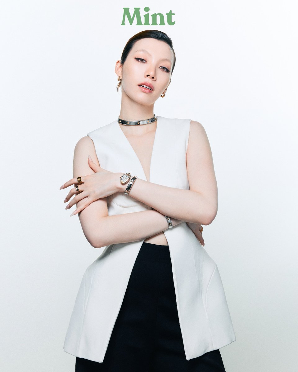 T1psy100413's tweet photo. Woof woof...Please step on me... i mean

Wow she looks stunning... yes..yes .... stunning 

MINT X ORM BVLGARI GOLD AND STEEL #OrmKornnaphatxMintMagTH 
#Bvlgari #GoldandSteel https://t.co/ilsgXYc2aO