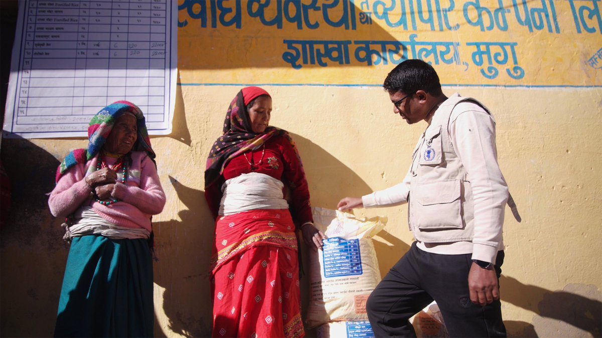 rlwfp's tweet photo. 🌍 On World Nutrition Day, a reminder:  Nutrition is foundational to human development!
 
Investing in the first 1,000 days of life, strengthening food systems through school meals and food fortification are important for ending malnutrition in all its forms.
 
We must act together for lasting impact.