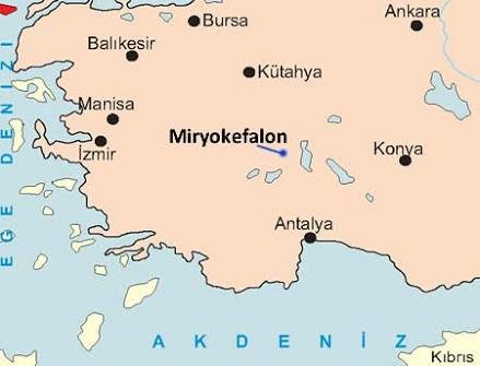 vahapyalcinkaya's tweet photo. 💢 Doğu Roma Sarayı’nın en mahrem koridorlarında tüm ordularımızı toplarsak bu barbarları yok ederiz kibri konuşulurken, amansız bir dağ geçidinde Roma medeniyetinin son büyük rüyasının kırılacağını kim tahmin edebilirdi ? 
Kendilerini Sezarların meşru varisi sayan Doğu Roma İmparatorluğu, I. Mesud’un attığı o devasa "Turchia" temelinin üzerine oturan oğlu II. Kılıçarslan’ın diplomatik ve askeri dehası karşısında nasıl çaresiz kaldı ? 
Gelin; taht kavgalarından o meşhur 80 günlük gizemli Konstantinopolis ziyaretine, ordunun içindeki Haçlı gerçeğinden Anadolu’nun tapusunun kalıcı olarak mühürlendiği o meşhur Miryokefalon Savaşı’na (1176) akademik bir neşter vuralım. 👇