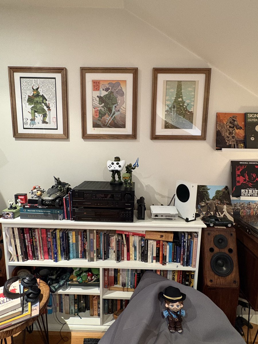 Simonnetti's tweet photo. @TheActMan_YT Marty’s Halo musical score will always be pure gospel to me. Nothing has quite replicated what Halo was to me as a teen when it first came out. Most epic time in gaming!

Still love Halo even now in my late 30s (as evident by the artwork hung up in the spare room 😆) https://t.co/XtEq3MEZWH
