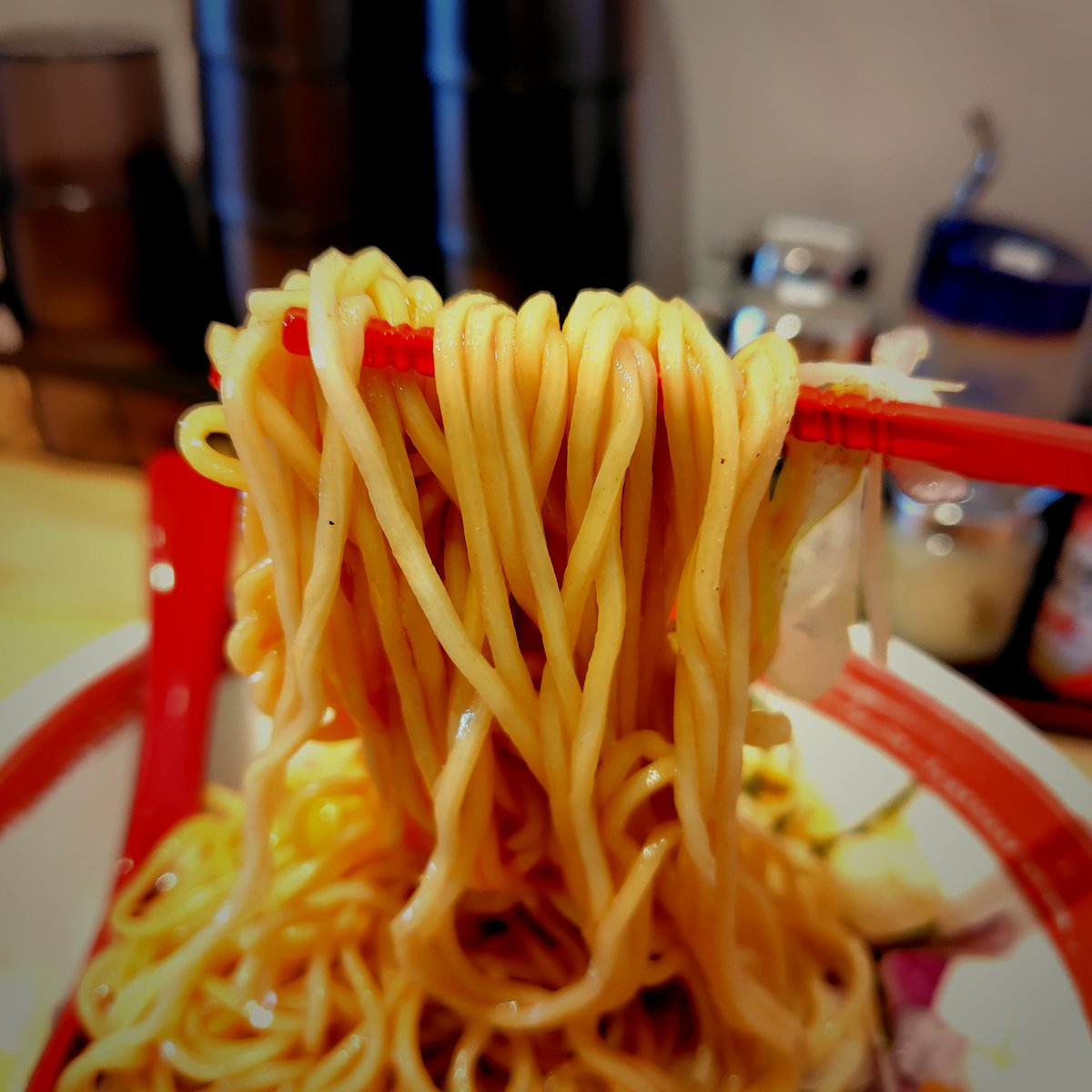 TAURUS_LEGEND's tweet photo. 【若林区大和町】 
OMOUMA 麺堂（オモウマ めんどう）  
冷やし油そば 醤油 細麺 ¥800
追い飯 ¥100 

※入って左手に券売機、店前駐車場多数、朝昼夜営業、
毎週水曜日定休（祝日含む）

#ラーメン #仙台 #油そば

https://t.co/2TAQK7mQ8N https://t.co/ijKBgmirYR