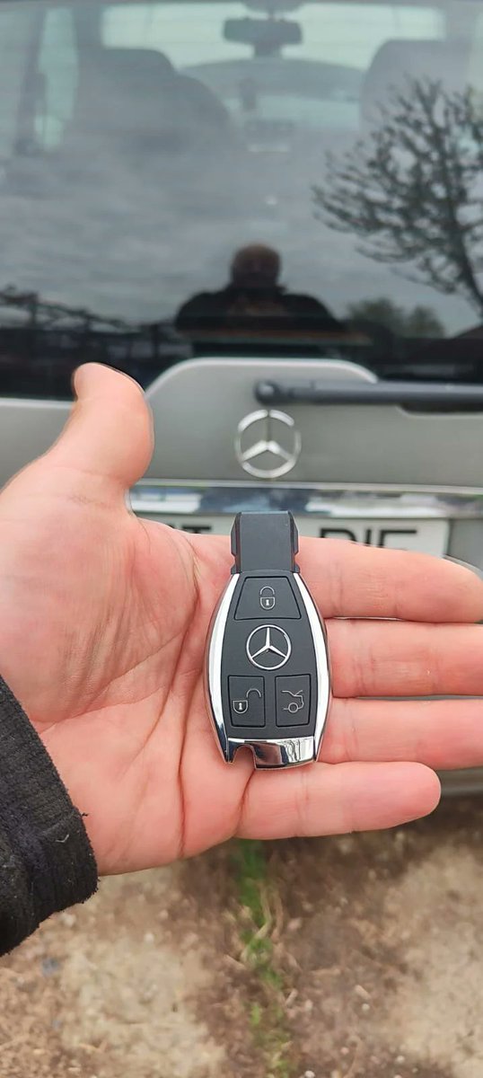 Petrut_u's tweet photo. Mercedes 2010, zero chei. Am venit la client, am făcut cheie de la zero — ușă + contact, una singură. Garanție inclusă. 🔑

Ți s-a întâmplat? Sună: 0767 926 494

#CheiAuto #Mercedes #PiatraNeamt https://t.co/5h6hSs5HmF