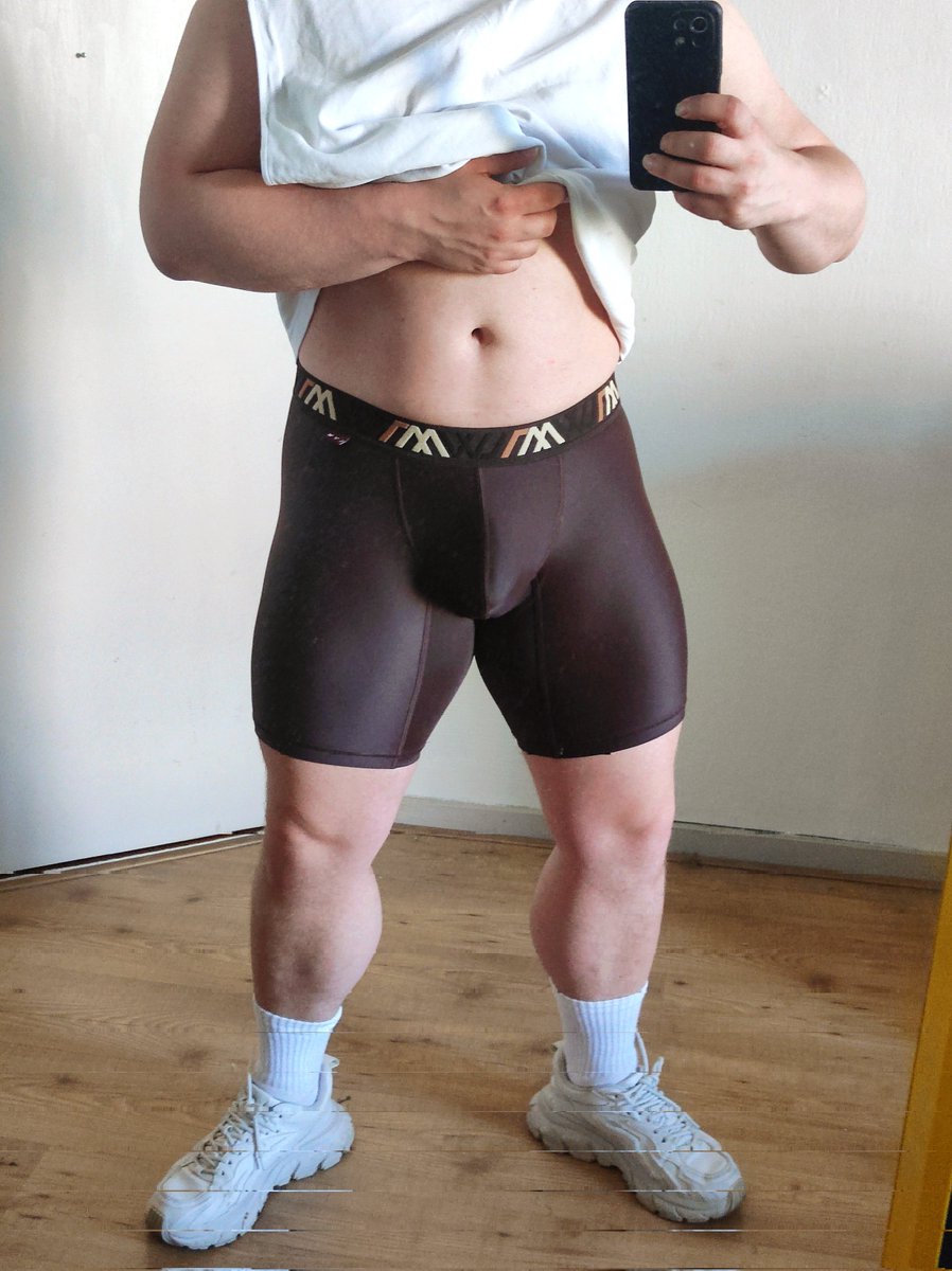 hungboyingear's tweet photo. I love shorts season 💪🏻🤤💦 https://t.co/mGFbJ2gPkT