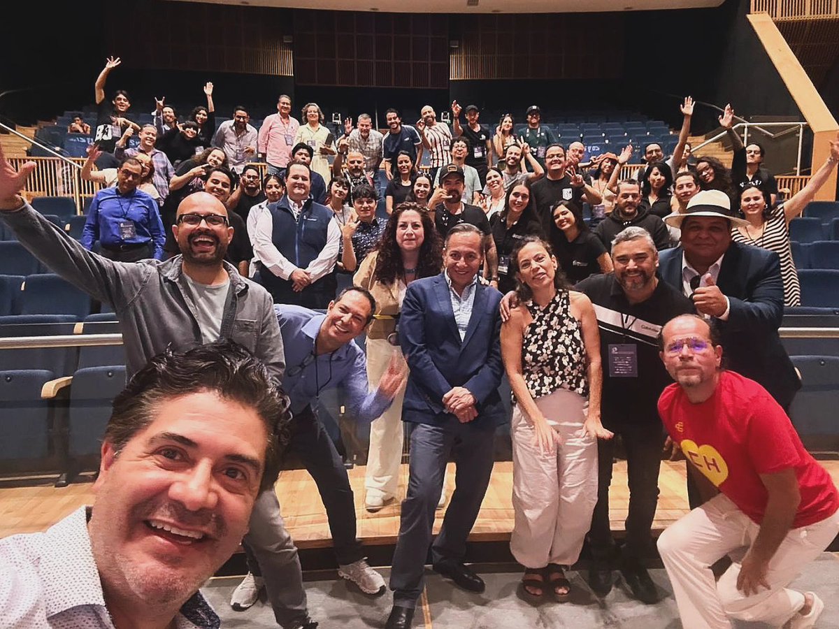 ArturoTay's tweet photo. Selfie time

@CANACINE Cineforum Bajio Celaya @guanajuato @FERATUMFEST https://t.co/eB0JIQgn5k
