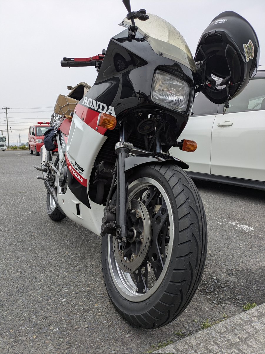 elimi_shure's tweet photo. VTちゃんおかえりー！
タイヤも新しくなって、調子もすこぶる良き♪
#VT250F #VT250F2F 
#VT250Fインテグラ https://t.co/texx6Pa13R