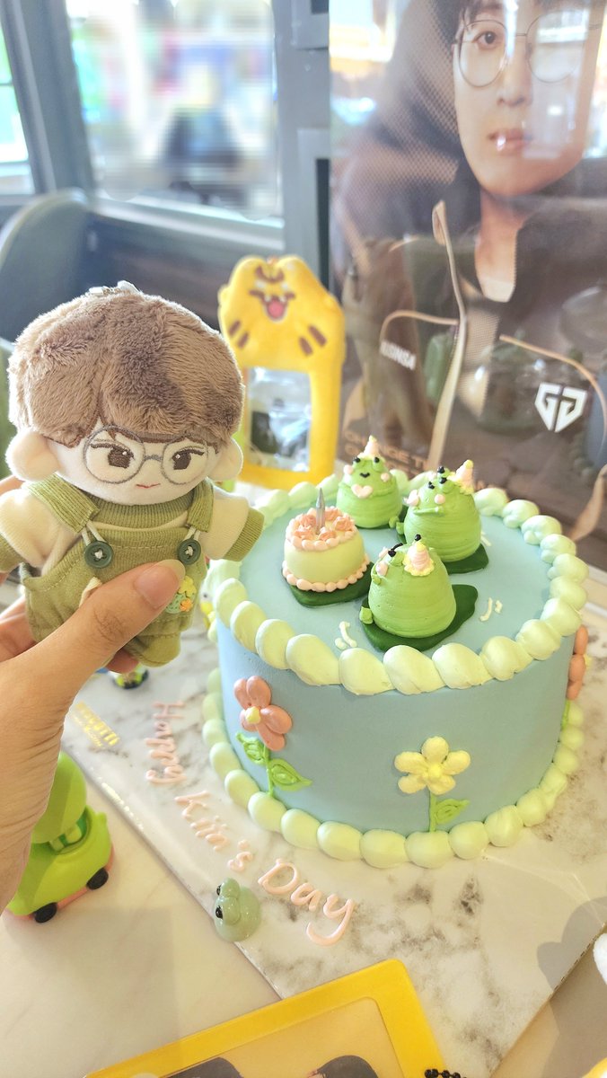 iihcnom's tweet photo. Smol birthday party celebration 🥰💚 https://t.co/1EKWss7a8b