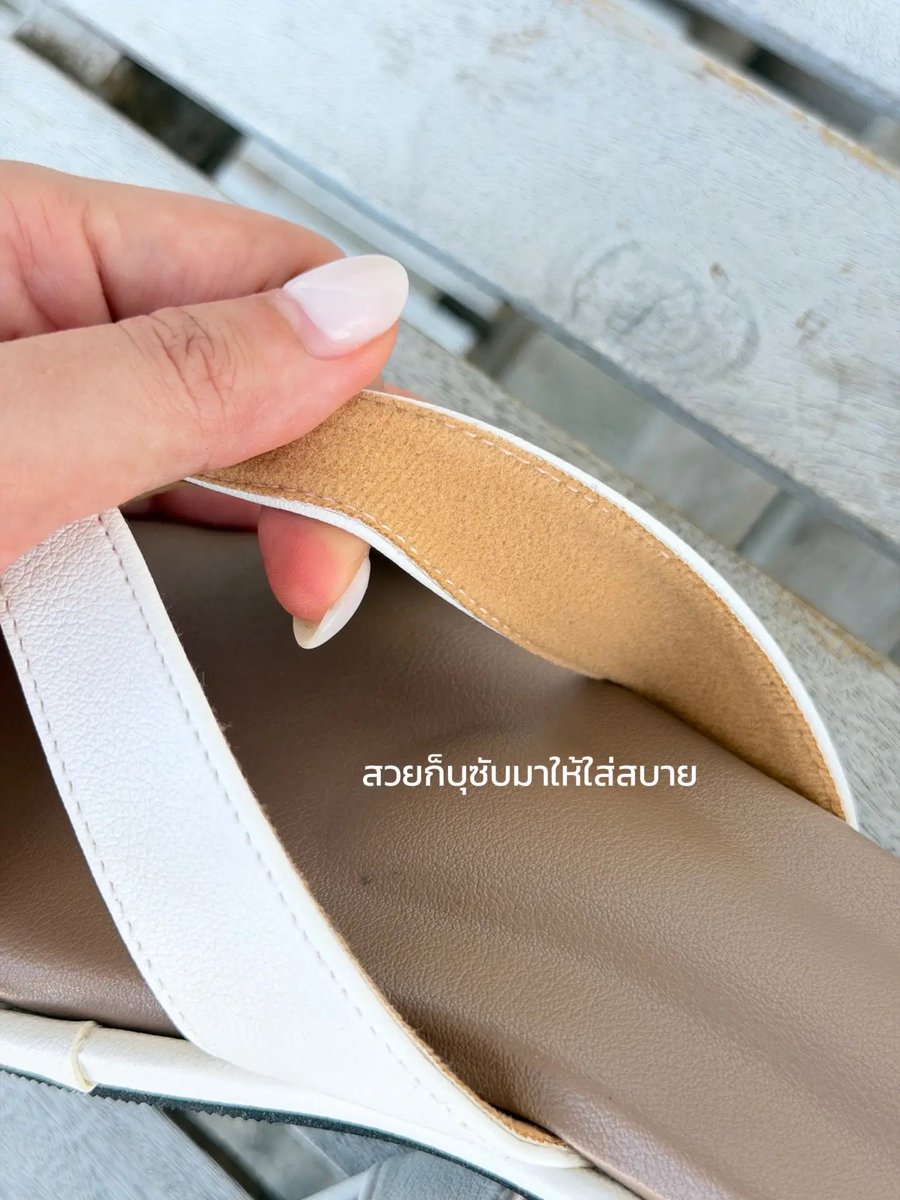 Mmmeww's tweet photo. มี 1 คู่ จะออกลูกเต็มบ้าน มีเก็บครบสีแน่
และแบรนด์นี้ สวยทุกรุ่น !!
เป็นแตะที่ใส่ได้ทุกที่จริงๆ แมทท์ได้ทุกชุด 
และพื้นคือนุ่ม สบายเท้า เท้าบานยังสวย
*แต่แนะนำให้ + 1 นะใส่บาย สวยพอดี

https://t.co/i2Bfwr1tyN https://t.co/sVcjRTUyP8