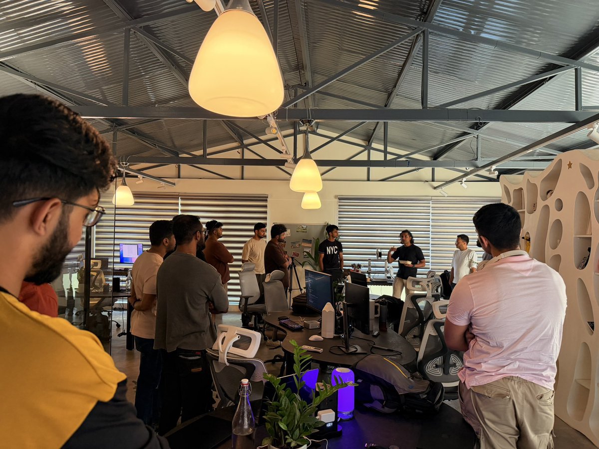 ankitkr0's tweet photo. Hosting a Design Engineering salon with @clearlysid at @sanctuaryparc this Saturday afternoon ☀️

For the designers who (claude)code, engineers obsessed with Figma(or Paper).

Talking prototyping, new creative tools, React/WebGL/Shaders/Swift & what not.

🍕 + good people. Come 🫡