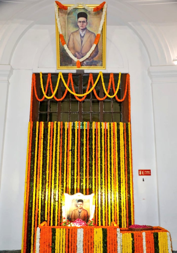 KirenRijiju's tweet photo. Paid floral tributes to Swatantryaveer Vinayak Damodar Savarkar on his Birth Anniversary at SamvidhanSadan! His immense contribution to India's freedom struggle and his dedication for the motherland continue to inspire all of us. https://t.co/APThlyU50I