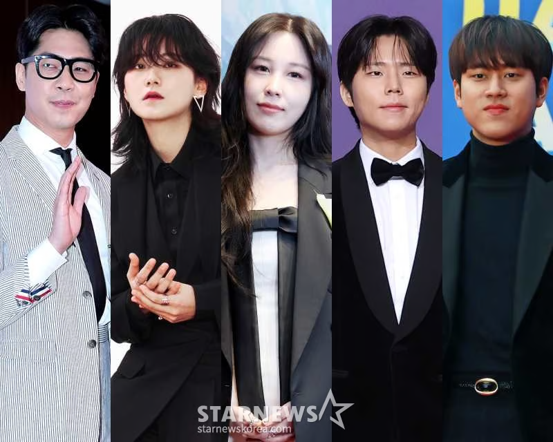 LEEMUJIN_GLOBAL's tweet photo. [📰]

[Exclusive] Jung Joonil, Yoon Min, Kwon Jinah, Jung Seunghwan, and Lee Mujin Join the ‘Black’ Team... Set to Compete in ‘Black & White Singer War’

According to an exclusive report by Star News on the 28th, it has been confirmed that Jung Joonil, TOUCHED's Yoon Min, Kwon Jinah, Jung Seunghwan, HYNN, Lee Mujin, and Meenoi will appear on the Netflix original variety show 'Black and White Singer War.'

'Black and White Singer War' is a spin-off variety show of ‘Culinary Class Wars,’ featuring a singing competition between the so-called ‘White’ team—composed of seasoned veterans—and their opponents, the ‘Black’ team.

The total number of cast members is 60, with 15 on the ‘White’ team and 45 on the ‘Black’ team. The first recording has already taken place, resulting in a significant number of eliminations.

It was previously announced that the “White” team would feature Park Junghyun, Gummy, Yang Heeeun, Davichi’s Lee Haeri, Guckkasten’s Hah Hyunwoo, Kim Yeonwoo, Akmu’s Suhyun, Kim Johan, god’s Kim Taewoo, Jaurim’s Kim Yuna, Big Mama’s Lee Younghyun, 10cm’s Kwon Jungyeol, and Kim Jeongseo. BTOB’s Lee Changsub will also participate on the “Black” team.

“Black & White Singer War” is scheduled to air in the first half of next year.

#LEEMUJIN #이무진