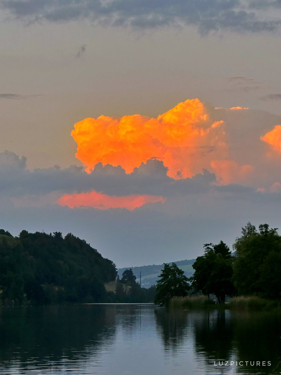 AlexLuzPics's tweet photo. Evening promenade along Lake Rotsee, Lucerne https://t.co/BJGdyXtH7L