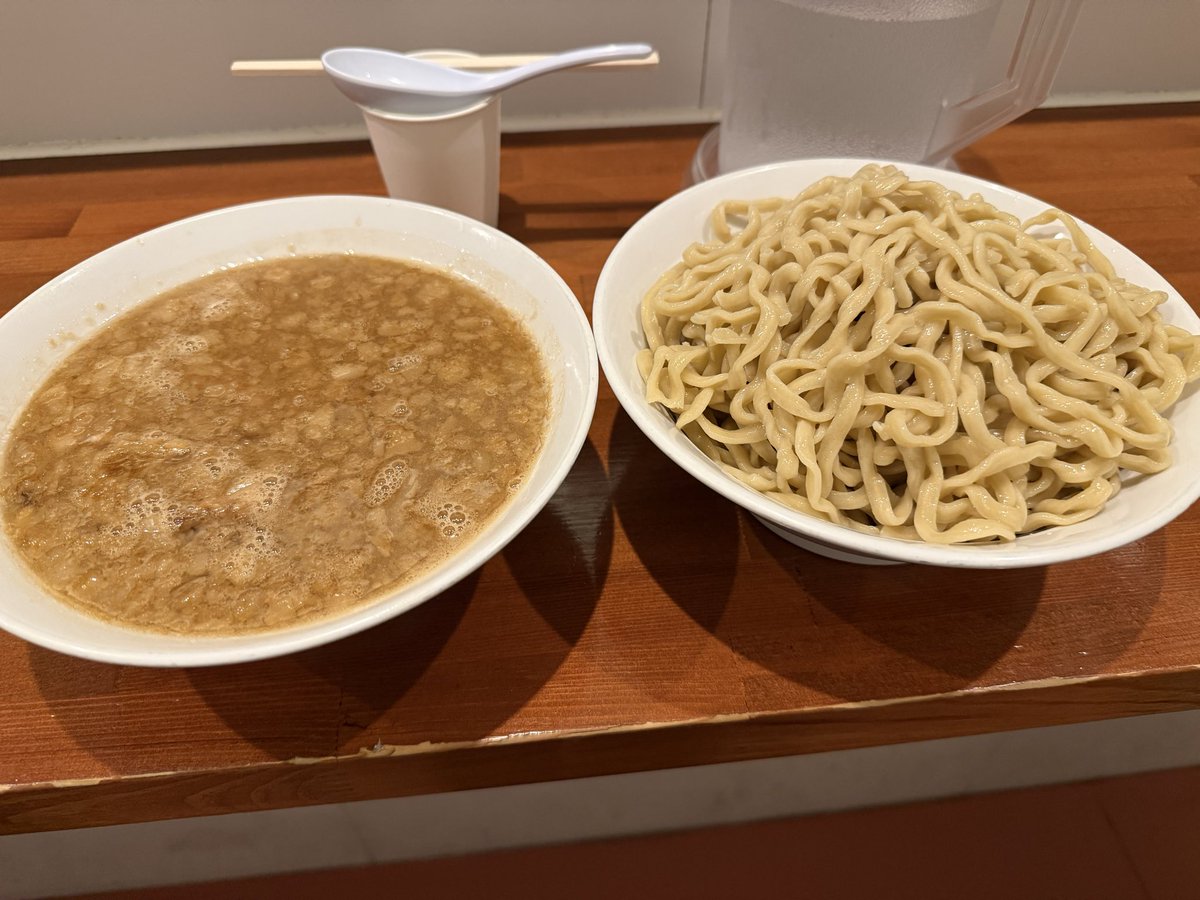 ling_kai0718's tweet photo. すいす〜いと上手くいきたい水曜日
リンカイ女川さんへ

ゆうまくんのつけ麺 500
bling-bling麺と旨しょっぱツケ汁
何回たべてまうまーい！
限定つけ麺たのしみー
ご馳走様でした😋 https://t.co/vTCG2TGo9k