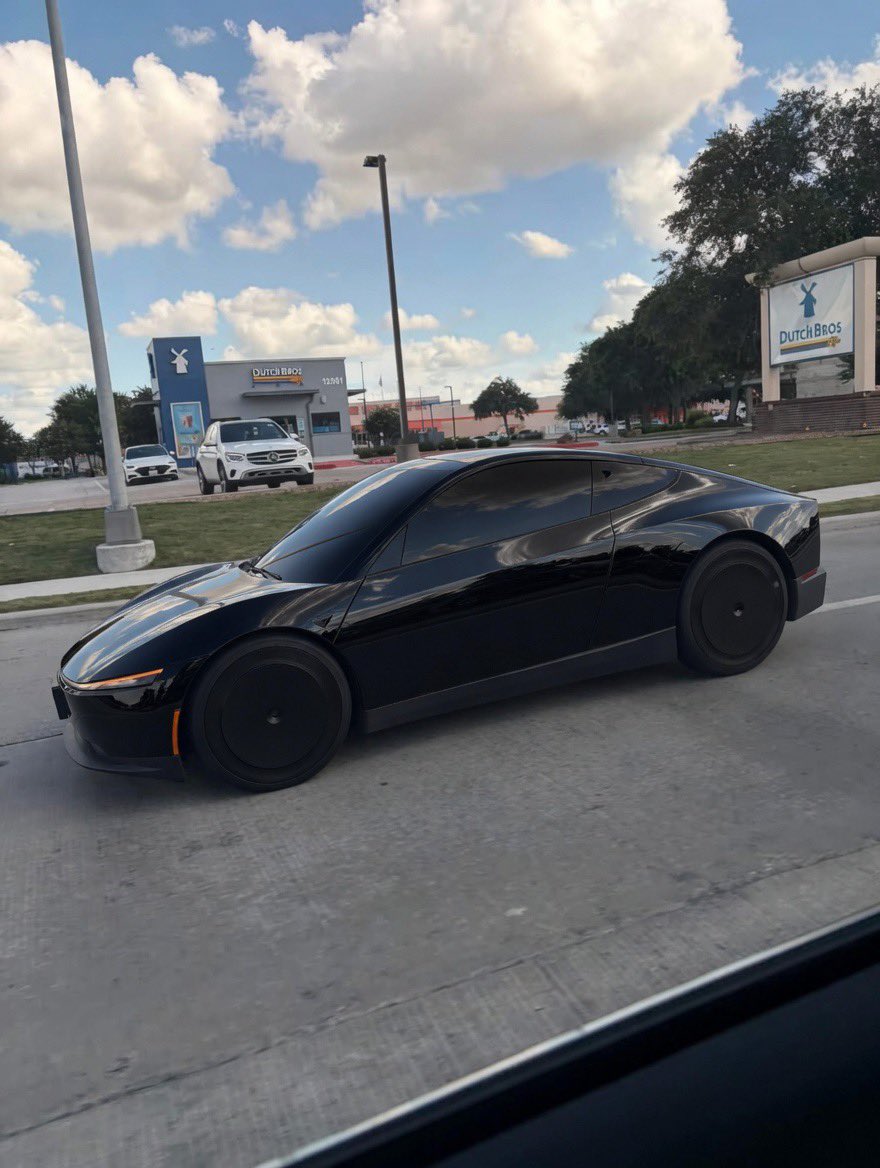 Dannyijbol's tweet photo. Tesla Cybercab in glossy black spotted in Florida! https://t.co/fIHQkYuPq7