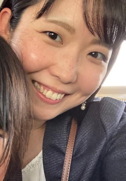 yuri2supp's tweet photo. 【資格は運転免許だけだった私が、“キャリコンで仕事を作る側”になるまでにやったこと、公開します】

9年前まで、
私の資格は普通自動車免許だけ。

そこから、

・大学キャリアセンター勤務
・学生面談
・講師業
・SNS発信
・Kindle出版
・セミナー企画
・就活イベントスタッフ

“キャリコンを活かして仕事を作る側”
になってきました。

もちろん最初から
うまくいったわけじゃありません。

発信しても反応ゼロ。
募集しても申し込みゼロ。
「向いてないかも」
と思ったことも何度もあります
(┐「ε:)

でも、

・どうやって仕事に繋げるか。
・何を学び、何を辞めるか。
・自分の強み、やりたいことは何か。
・育児やフルタイム勤務とどう両立するか。

試行錯誤しながら、
少しずつ積み上げてきました。

今回のnoteでは、

「資格を取ったのに止まっている」
「本当は活動したい」
「でも何から始めればいいかわからない」

そんな方に向けて、

私が9年間かけて学び、
実践してきたことを、
かなりリアルに書いています。

そして今回、

キャリアコンサルタント伴走支援サービス

をローンチします！

自己理解だけで終わらず、
「キャリアコンサルタント資格が武器になる」
「やりたいことが実現できる」
「キャリアコンサルタントが仕事になる」
ところまで伴走します。

さらに、
無料面談＋
「キャリコン資格を活かすロードマップ」
もプレゼントしています🎁

「資格を取って終わり」
を、終わらせたい方へ。

noteはリプ欄から📓