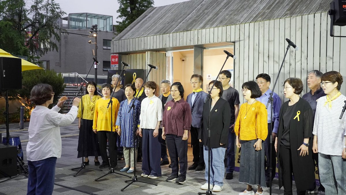416act's tweet photo. 잊지 않고 행동하는 마음으로 6월 24일(수) '목소리와 거리'에서 다시 이어집니다. https://t.co/BsnNxaWyOl