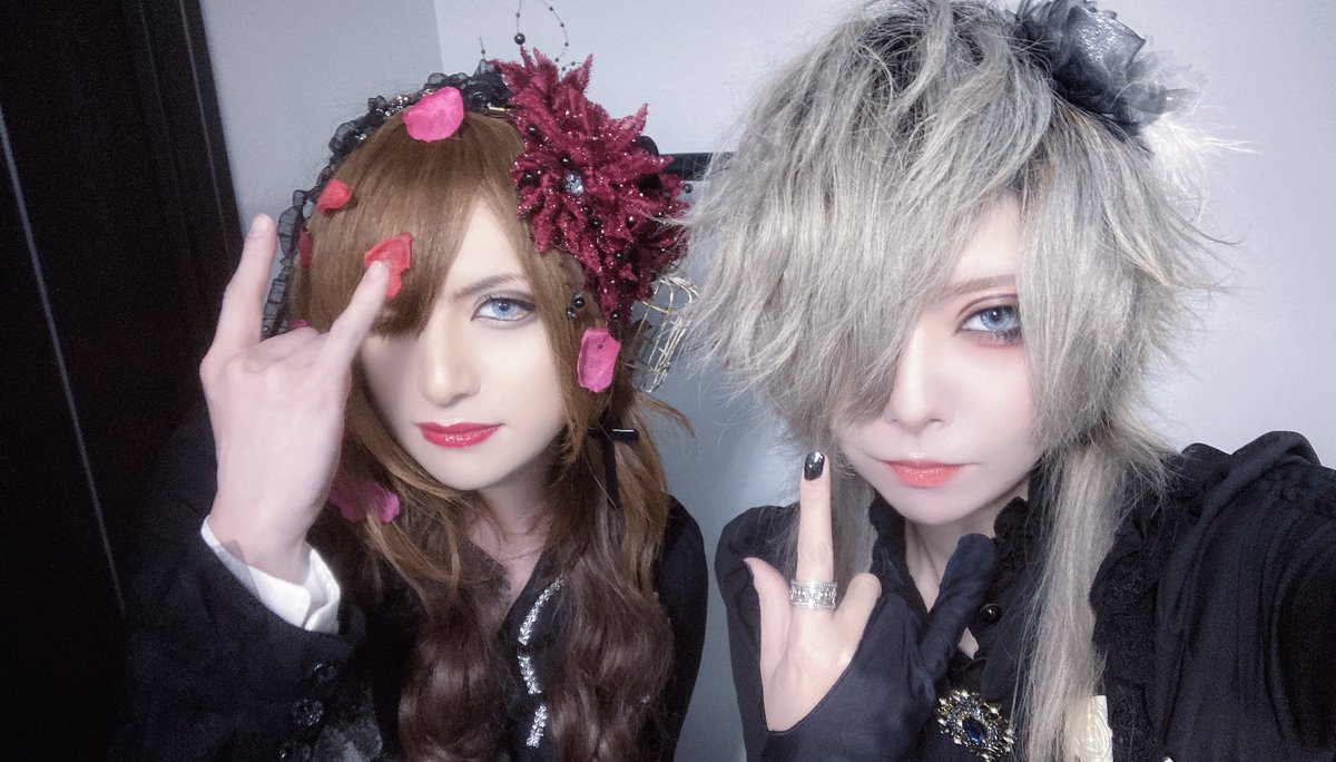 RKD_RUZE's tweet photo. 5/27 トラノアナ vol.10
メンバーと🌹

#トラノアナ
#Luckfield
#ROSEKINGDOM
#ROCKATERIA https://t.co/vASMhubnPl