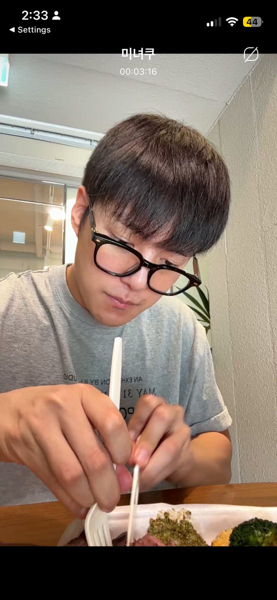MlNGGOMBEBE's tweet photo. minhyuk bubble live 🥰 https://t.co/YK6XjbO6v1