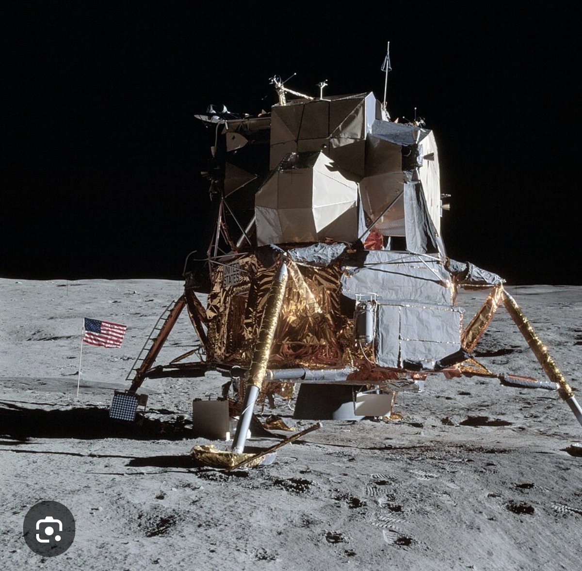 krissy_catt's tweet photo. @MarcLobliner Take a good look at their ship and tell me you don’t have questions… https://t.co/9gYwJBbVSP