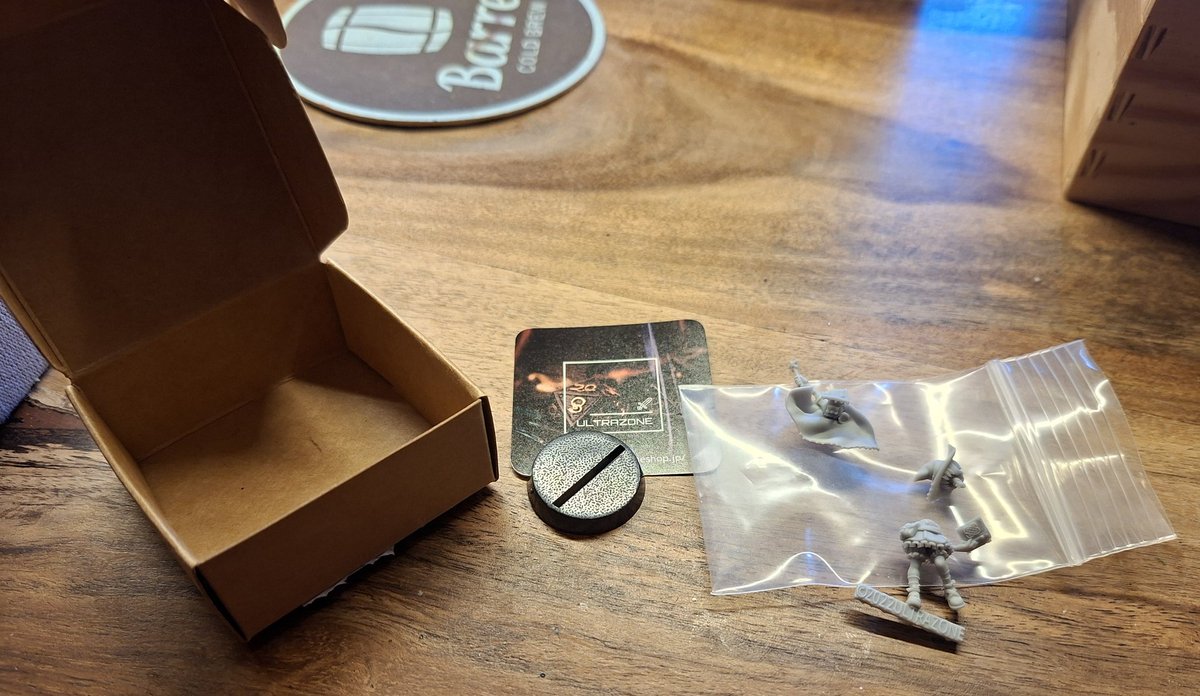 GasFloryHobby's tweet photo. Next is "Magical student Nino" from @saMghaaraama . Nino is still packed, so I thought to show the build this time.
Packed in a nice box, it contains a thanks and QR instructions, base and kit in a baggy. I swap to larger curved bases for a bit more space.
Last pic from ULTRAZONE https://t.co/qmYUmZhe0h
