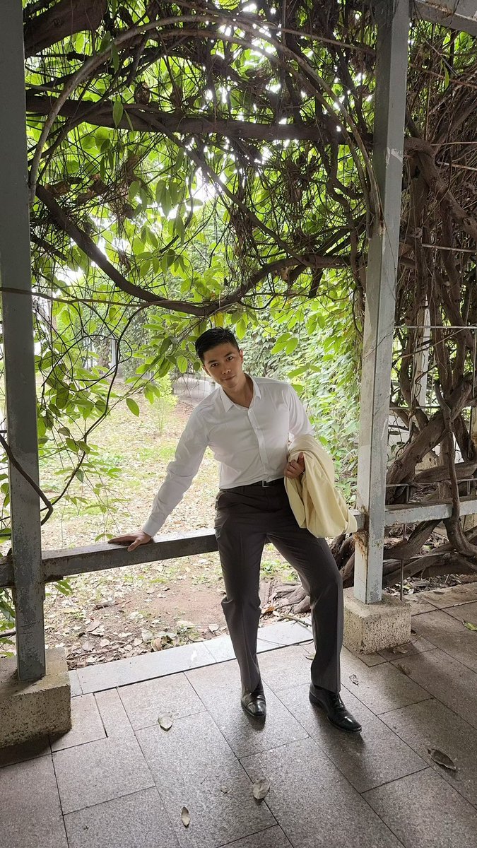 asuitedguy89's tweet photo. 入英语角的条件就是人在深圳，因为是线下活动。再就是发照片审核入群免费参加。只要非老胖丑都可。有些人问为什么是1S,这只是我个人喜好没为什么，活动开展的好，我也会拉颜值不错的零入群参加。虽然的确有很多人这两天加我，但不发照片扭扭捏捏的，那就没办法免费参加英语角了。想参加的欢迎加V入群 https://t.co/xUuM1Kt1iU