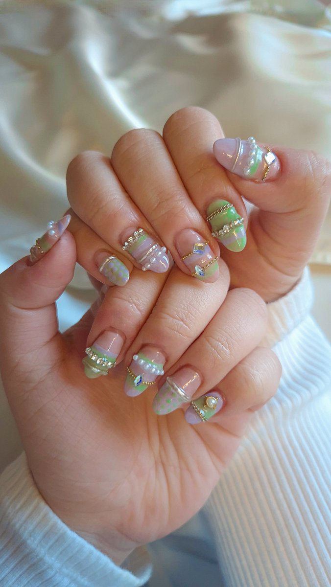 itsfluffyham's tweet photo. as the month ends, sharing the birthday bangle nails I did on myself 💎

me and my tweezers against the world🫡 https://t.co/zZxCL9Kdxm