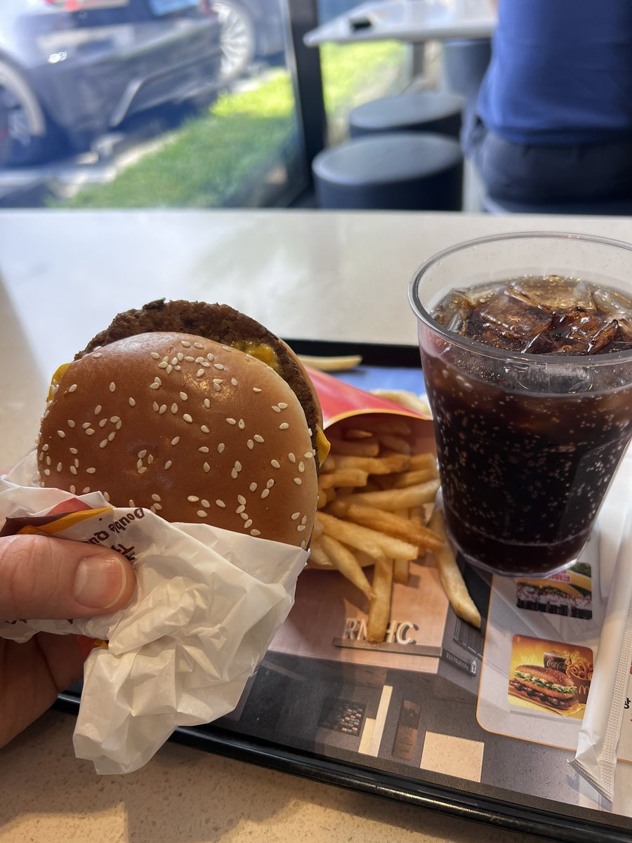맥코비 tweet media