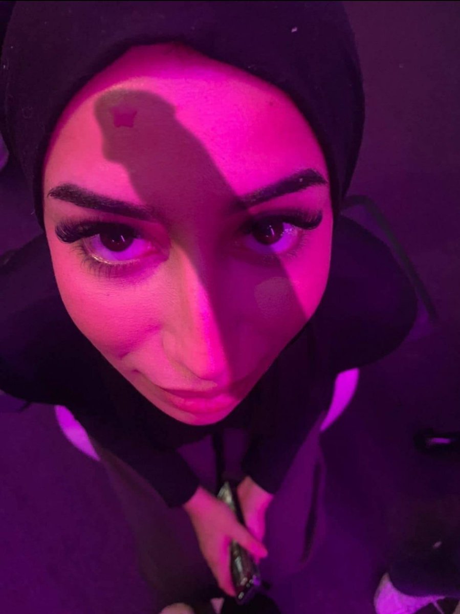 vernerda2's tweet photo. دخلت بيتك واىمك قهوتي وضيفتني بس باقي اخر شي💀😭 https://t.co/J9mpcsC2Qu